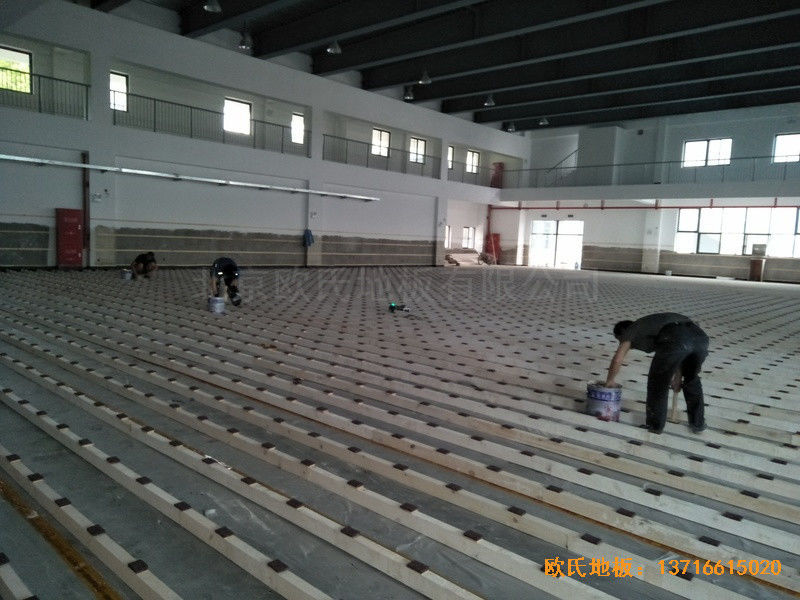 上海嘉定娄唐学校篮球馆体育地板施工案例1