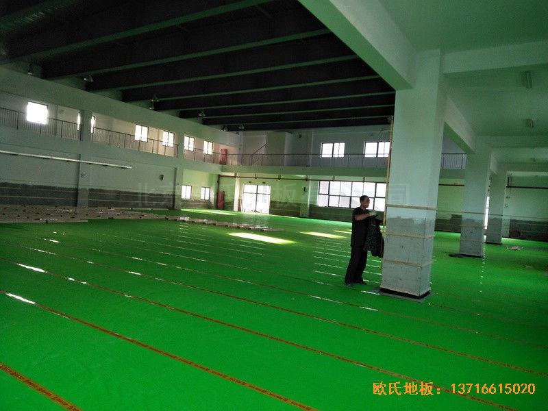 上海嘉定娄唐学校篮球馆体育地板施工案例2