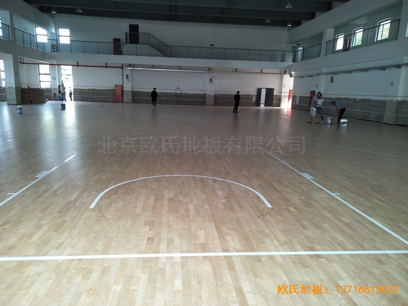 上海嘉定娄唐学校篮球馆体育地板施工案例4