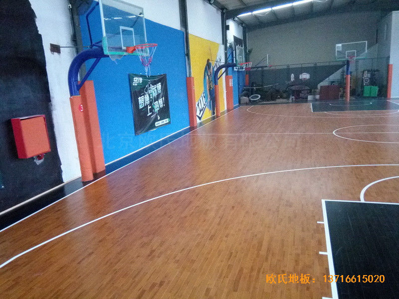 上海闵行kBT蓝球训练馆体育木地板铺设案例4