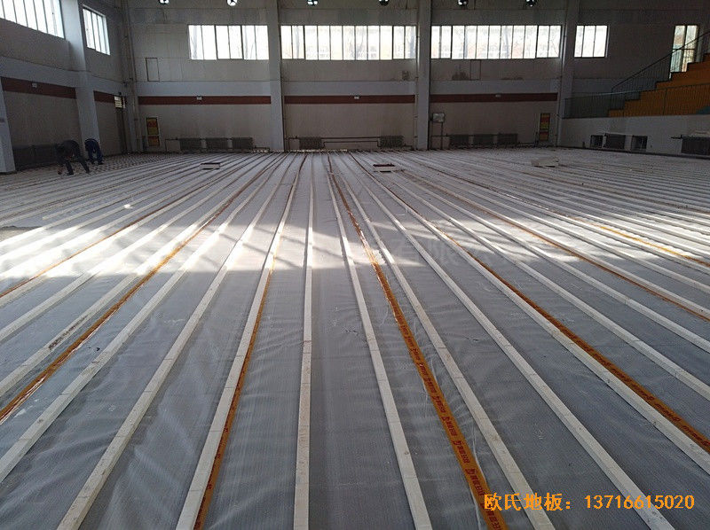山东淄博工业职业学院篮球馆运动地板施工案例1