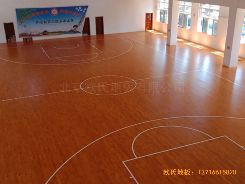 山东菏泽第六实验小学篮球馆运动木地板铺设案例0