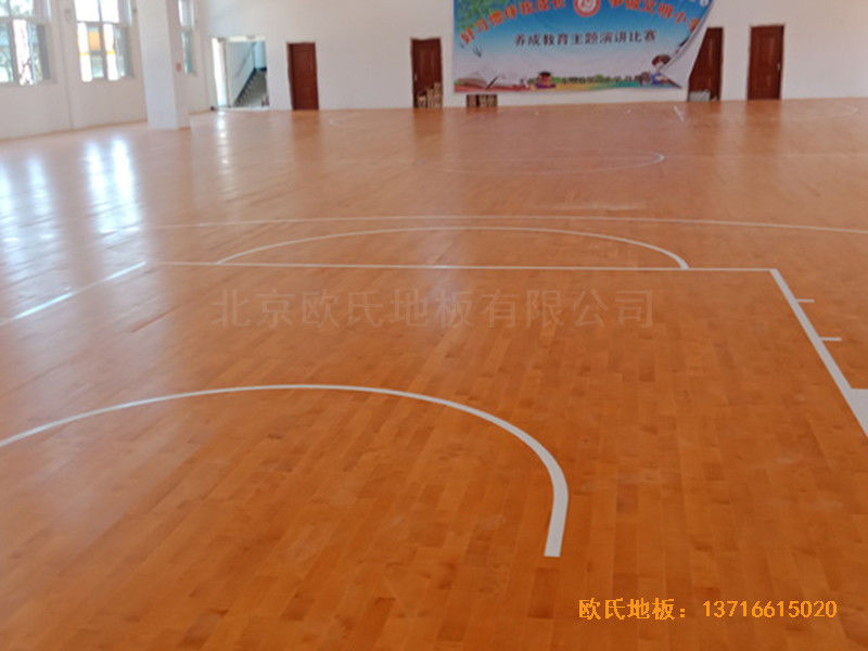 山东菏泽第六实验小学篮球馆运动木地板铺设案例4