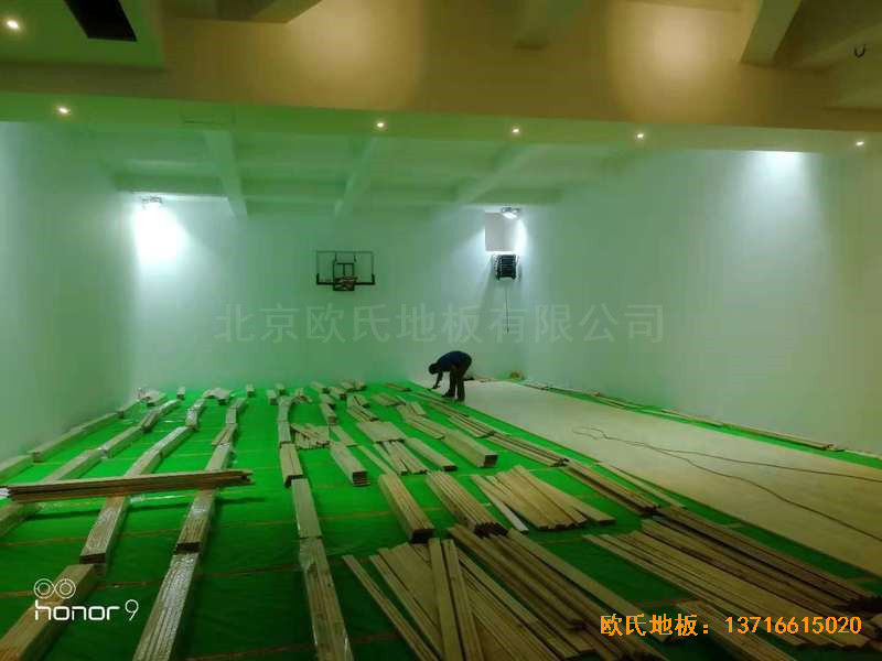 上海闵行西郊庄园2区156号篮球馆体育木地板铺装案例1