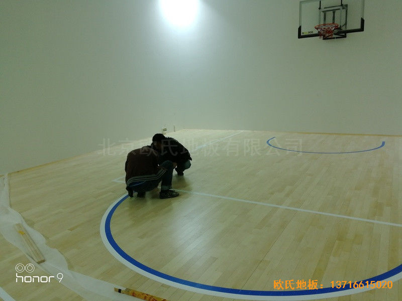 上海闵行西郊庄园2区156号篮球馆体育木地板铺装案例2