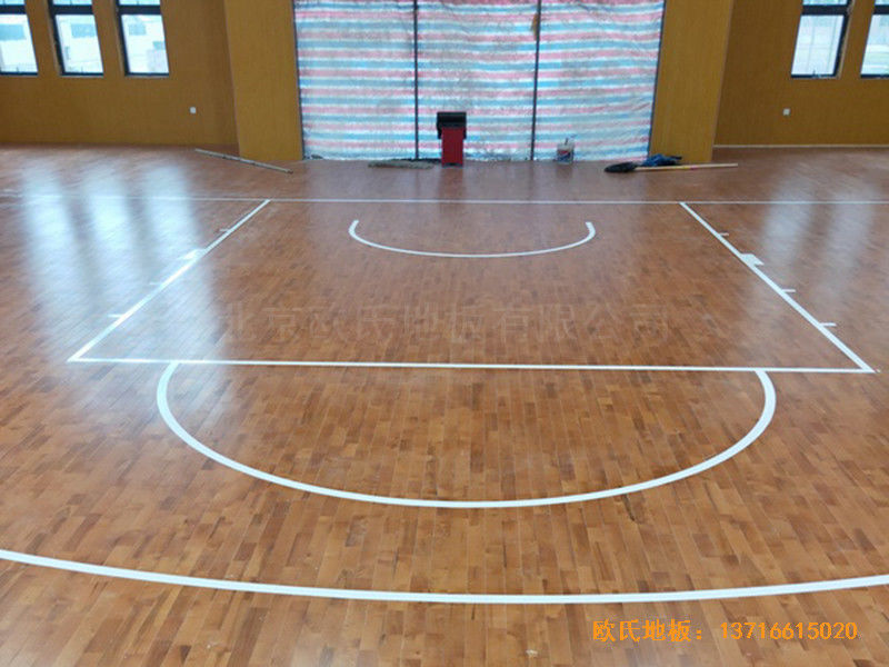 广东珠海白藤东小学篮球馆体育地板施工案例3