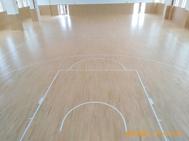 广州南沙区珠江中学篮球馆运动地板铺设案例5