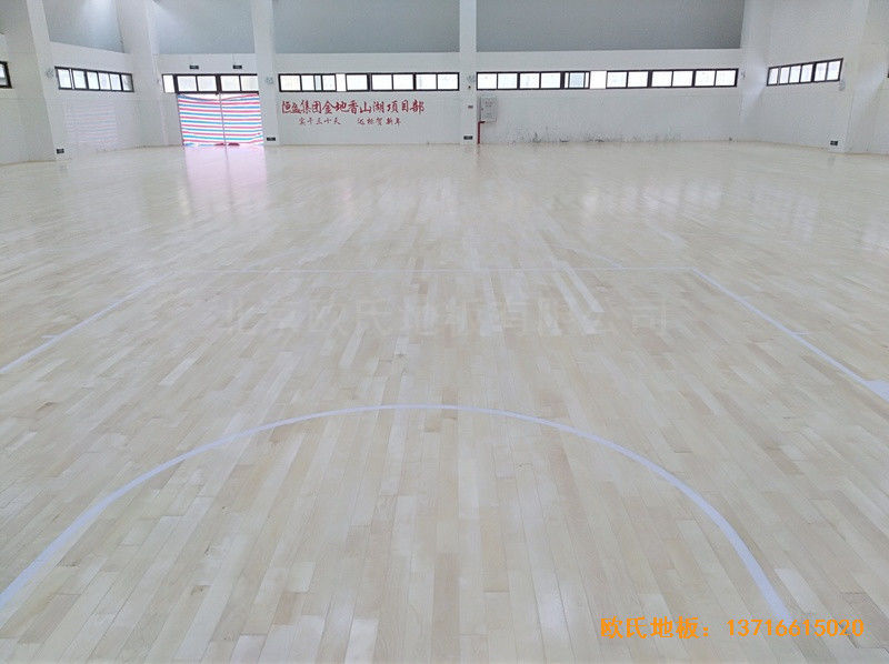 广州金地香山湖小学篮球馆运动木地板施工案例0