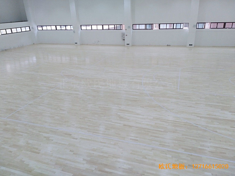 广州金地香山湖小学篮球馆运动木地板施工案例1