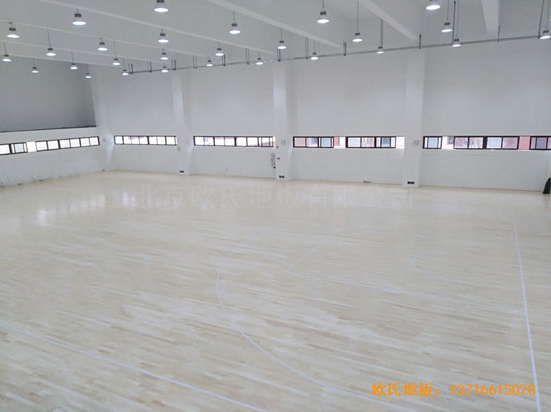 广州金地香山湖小学篮球馆运动木地板施工案例4