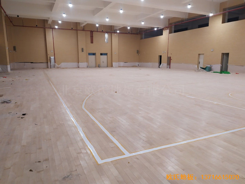 广州黄埔区万樾山小学篮球馆体育地板安装案例0