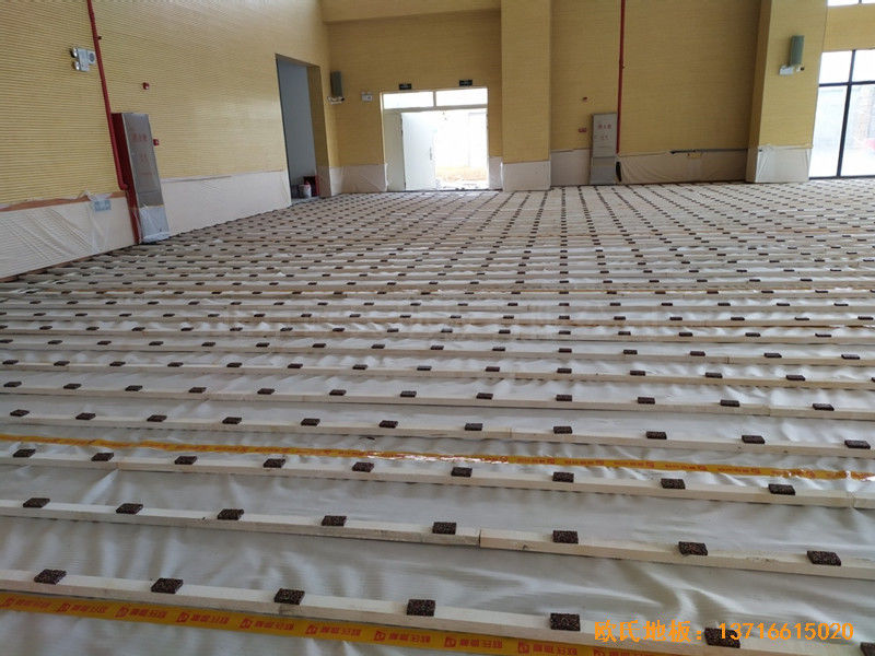 广州黄埔区万樾山小学篮球馆体育地板安装案例1