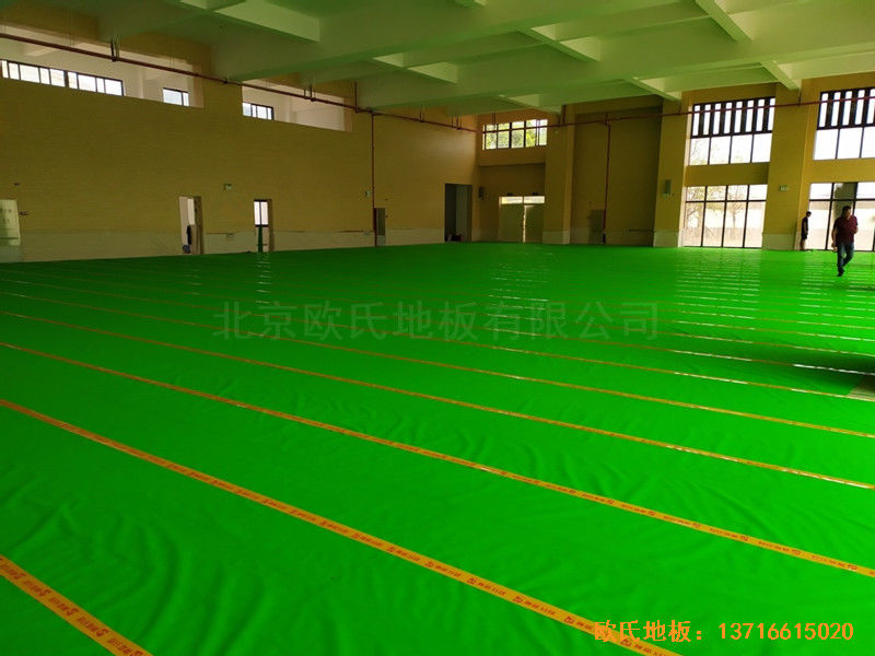 广州黄埔区万樾山小学篮球馆体育地板安装案例2