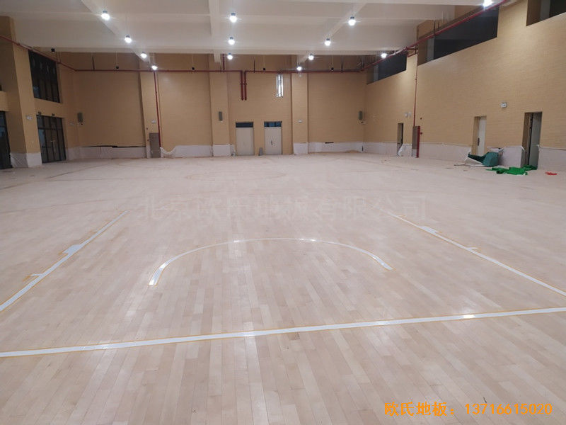广州黄埔区万樾山小学篮球馆体育地板安装案例5