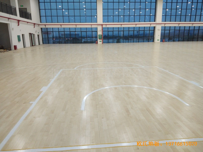 广西高新开发区五菱小区体育馆运动木地板安装案例0