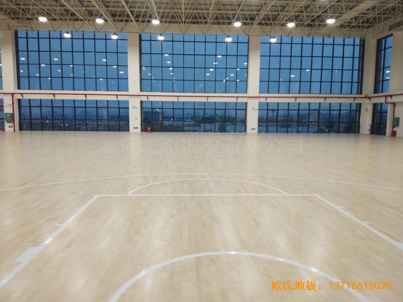 广西高新开发区五菱小区体育馆运动木地板安装案例1