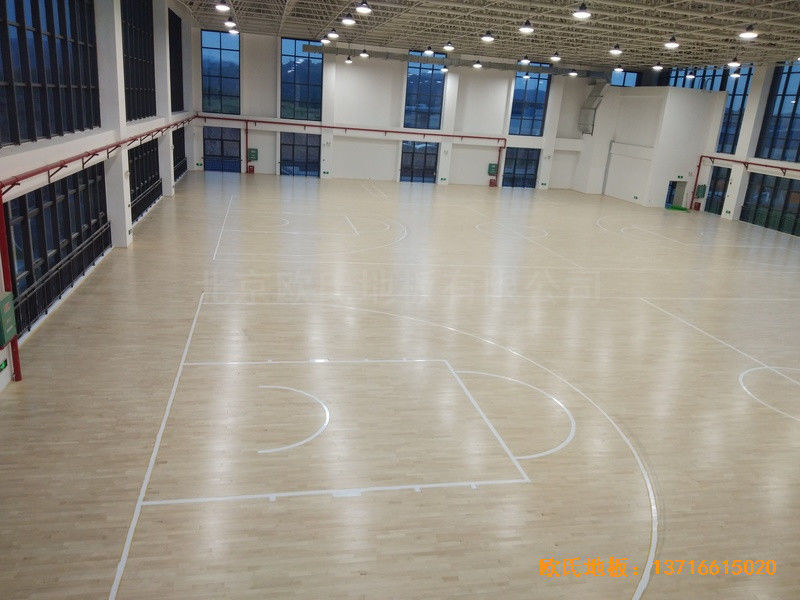 广西高新开发区五菱小区体育馆运动木地板安装案例2