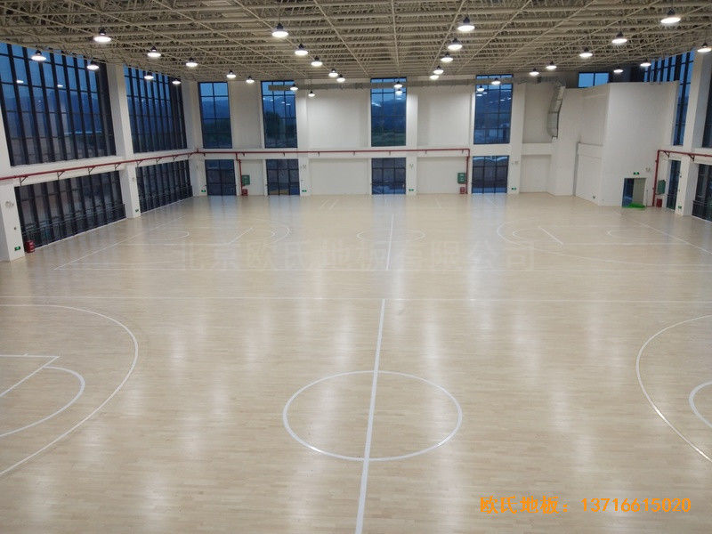广西高新开发区五菱小区体育馆运动木地板安装案例3