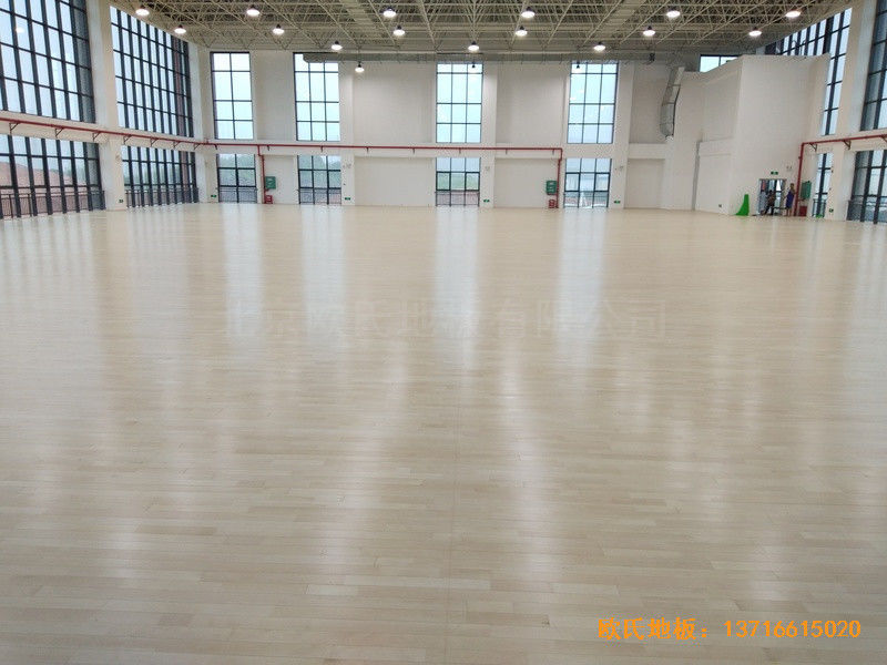 广西高新开发区五菱小区体育馆运动木地板安装案例5