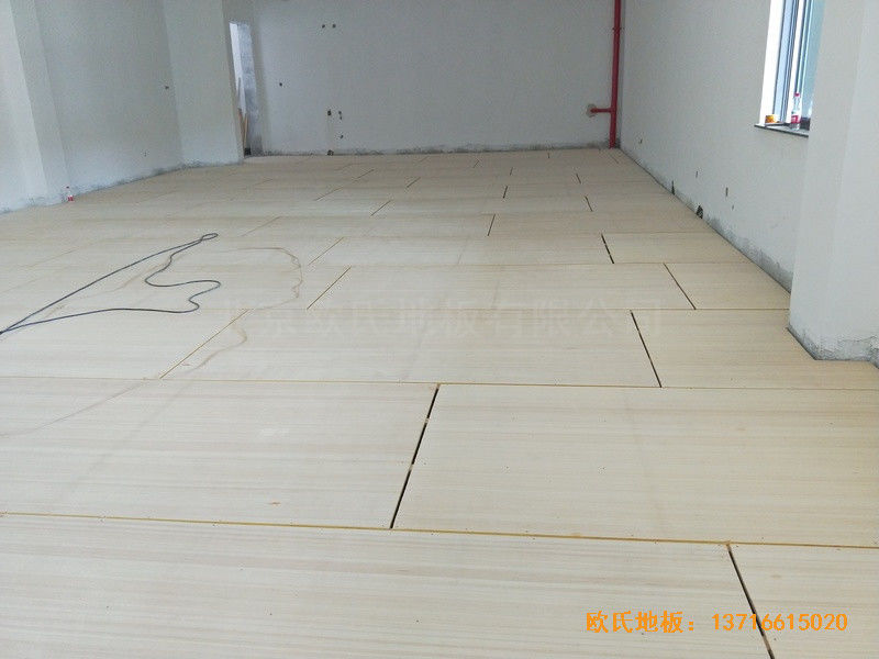 杭州分水镇徐凝小学运动馆体育木地板铺设案例2