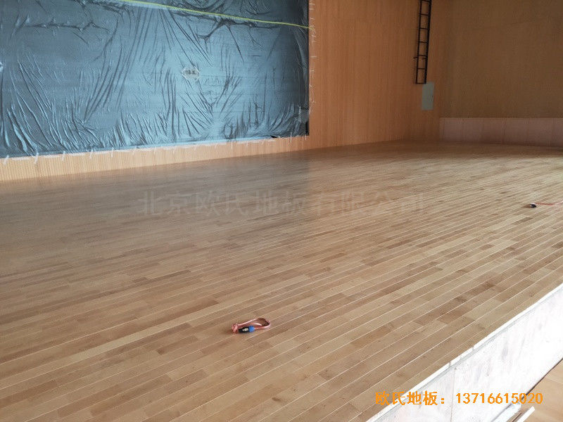 杭州高中启成校区篮球馆运动地板施工案例4