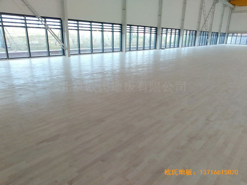 武汉青山区江滩体育馆体育木地板铺装案例0