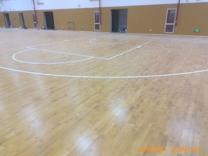 江苏上海大众仪征分公司运动馆体育地板安装案例0
