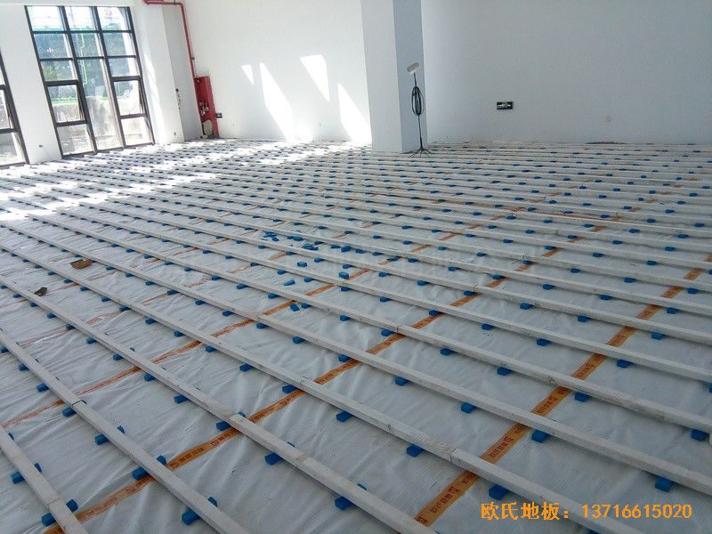 江苏常卅市都市科技园篮球馆体育地板安装案例1