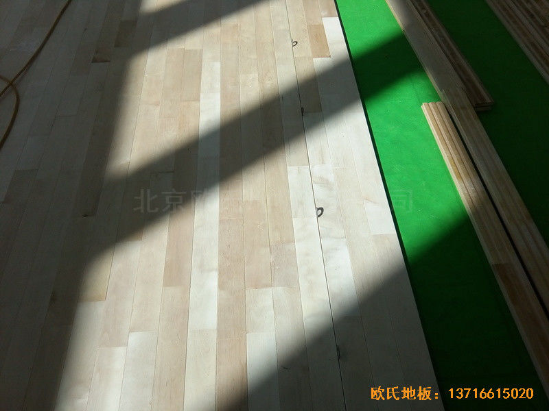 江苏常卅市都市科技园篮球馆体育地板安装案例3