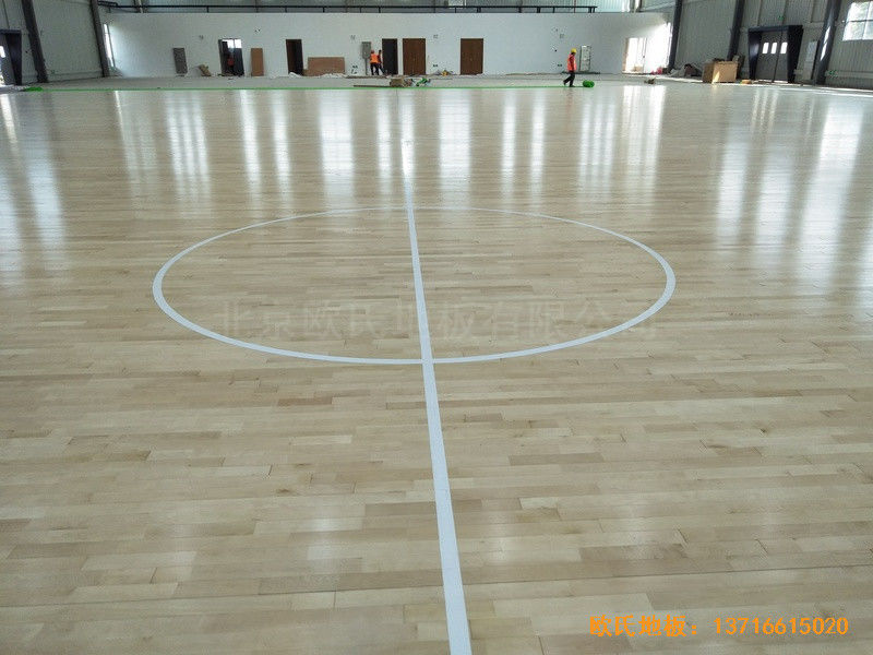 江苏新能源科技公司篮球馆运动地板铺设案例4