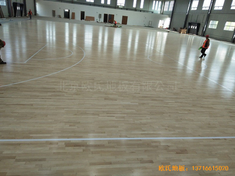 江苏新能源科技公司篮球馆运动地板铺设案例5