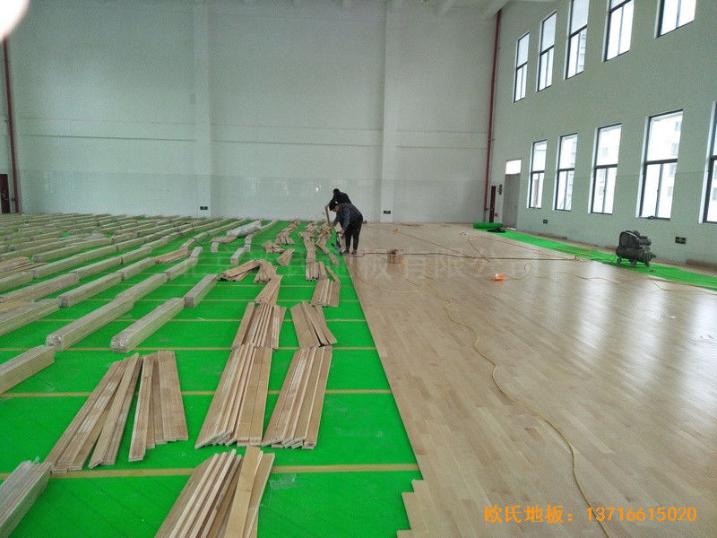 江苏泰州市泰兴济川小学篮球馆运动地板铺设案例2