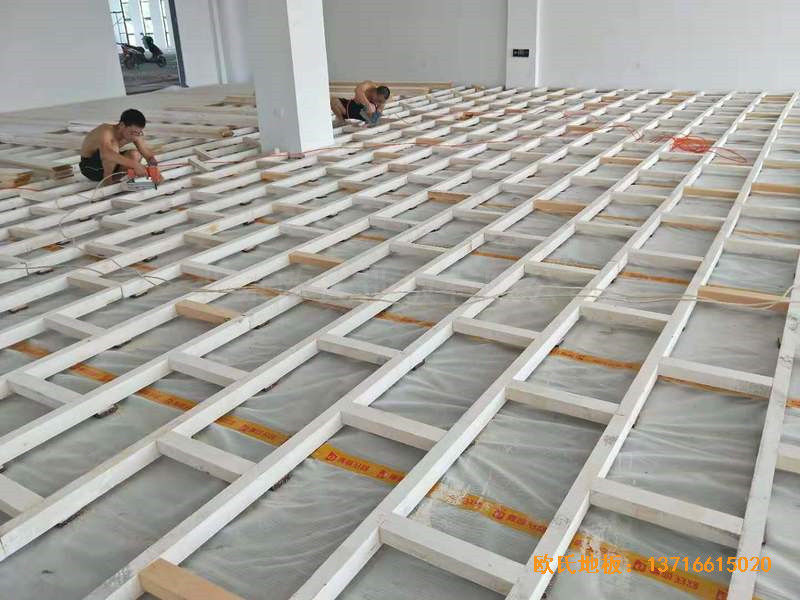 江苏第二中学篮球馆运动木地板施工案例1