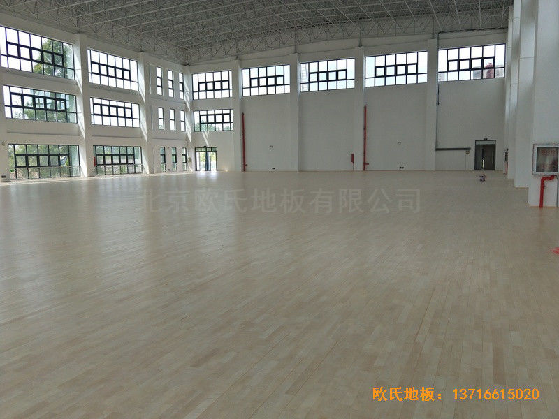 江苏第二中学篮球馆运动木地板施工案例3