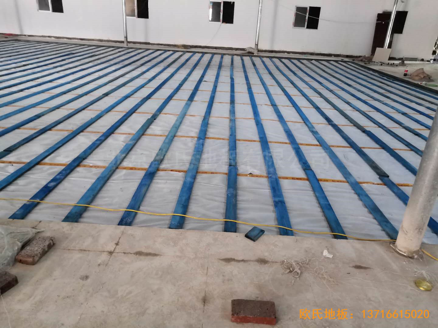 江西城西桥小学A区体育馆运动木地板铺装案例1