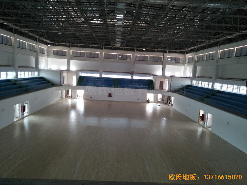 江西赣州天娇中学运动馆运动木地板施工案例5