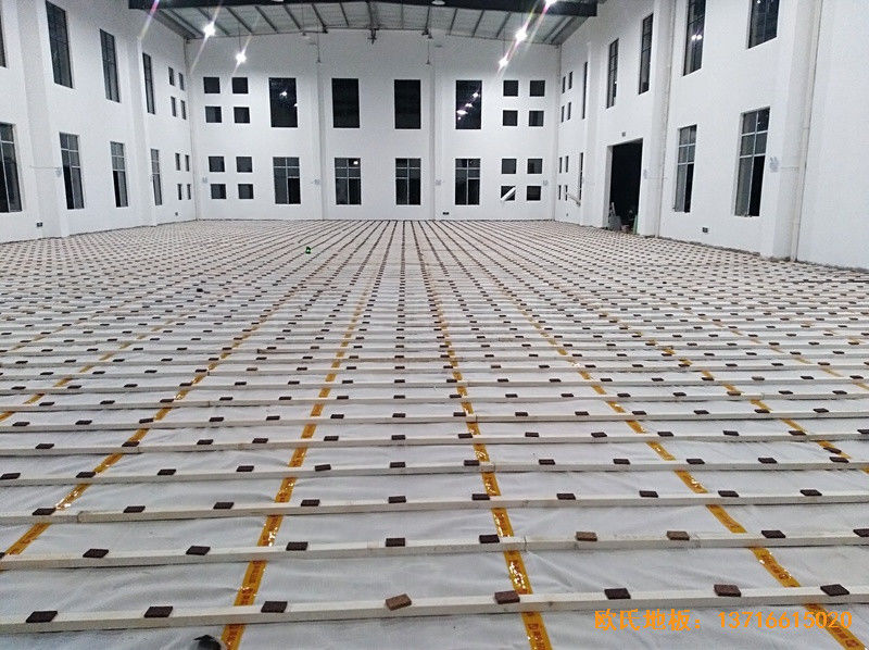 江西鹰潭余江县工业园区篮球馆运动木地板铺设案例1
