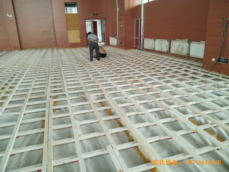河北工程大学新校区篮球馆体育地板施工案例1