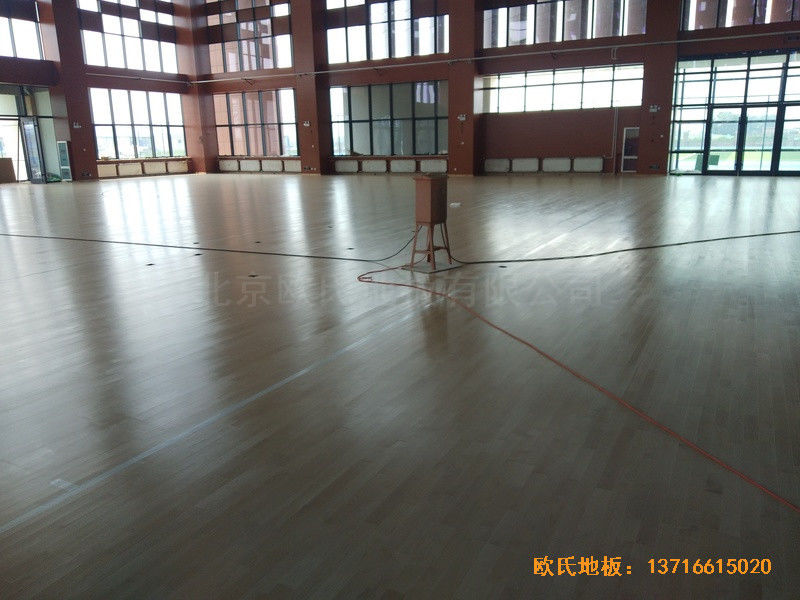 河北工程大学新校区篮球馆体育地板施工案例3