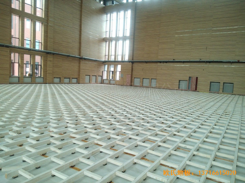 河北雄县第三高中篮球馆运动木地板施工案例1