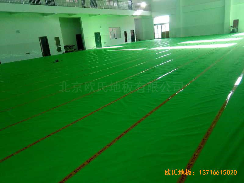 河南洛阳伊水小学篮球馆体育木地板安装案例2