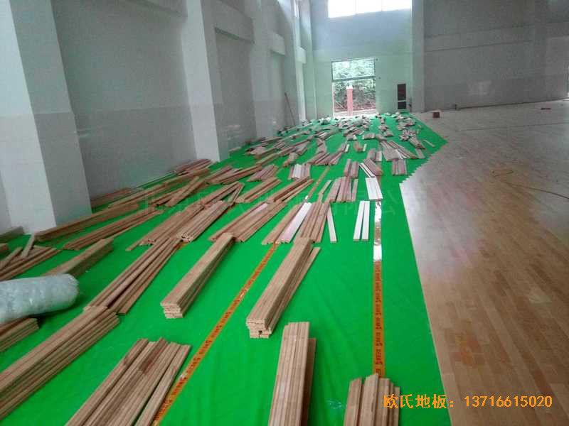河南洛阳伊水小学篮球馆体育木地板安装案例3
