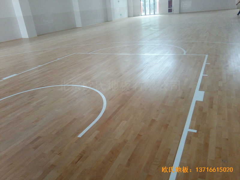 河南洛阳伊水小学篮球馆体育木地板安装案例5