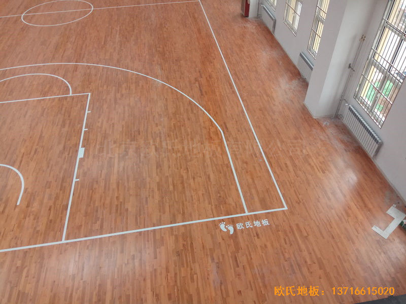 济南中区十三中学篮球馆体育地板安装案例4