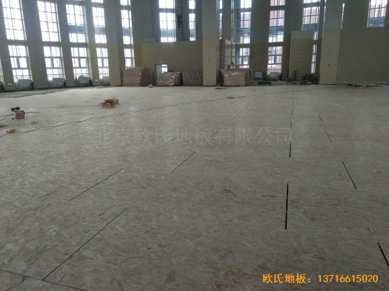 济南历城二中新校区篮球馆运动木地板铺设案例2