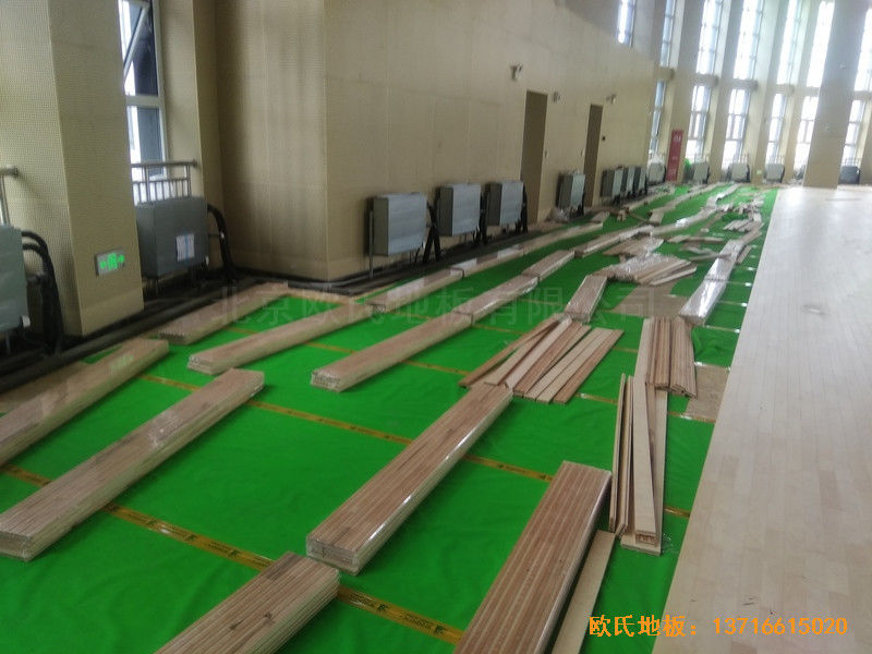 济南历城二中新校区篮球馆运动木地板铺设案例3