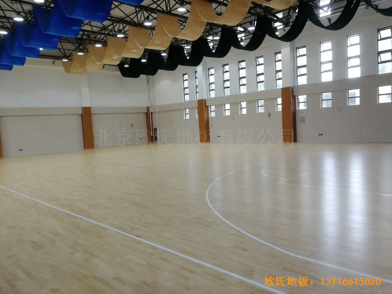 济南锦绣城小学篮球馆运动木地板铺装案例4