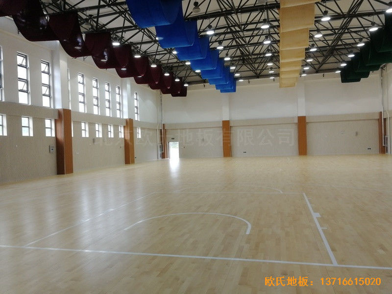 济南锦绣城小学篮球馆运动木地板铺装案例5