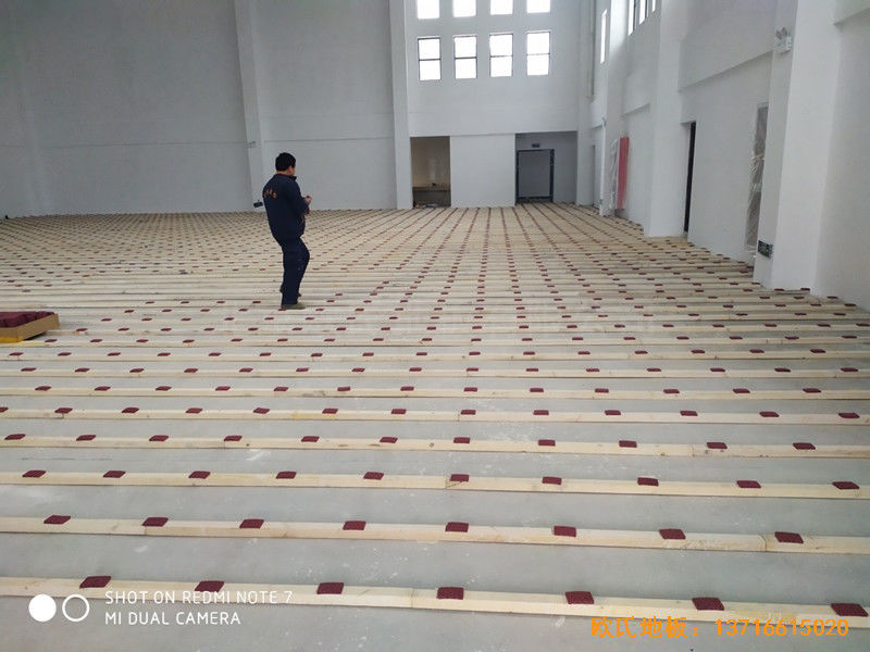 浙江宁波热电公司篮球馆运动木地板施工案例1