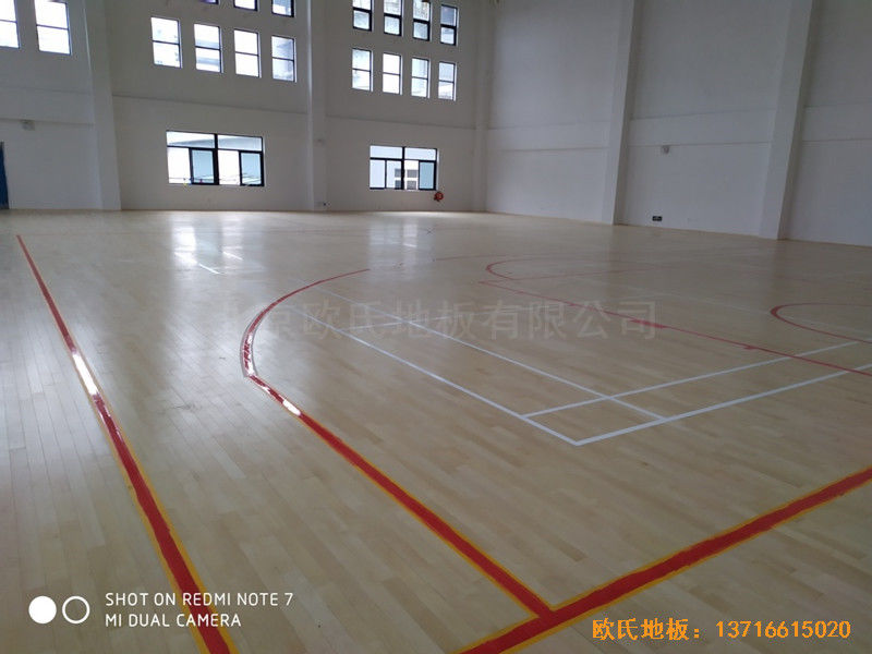 浙江宁波热电公司篮球馆运动木地板施工案例5